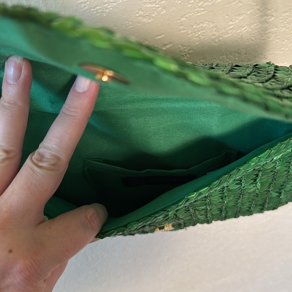 Women's Green Rattan Crossbody Purse With Gold Chain Magnetic‎ Snap Closure NWT - Picture 5 of 6